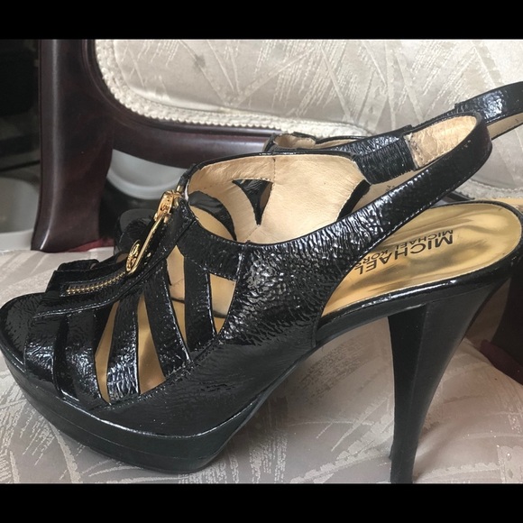 Michael kors heels with gold zipper - Picture 2 of 7